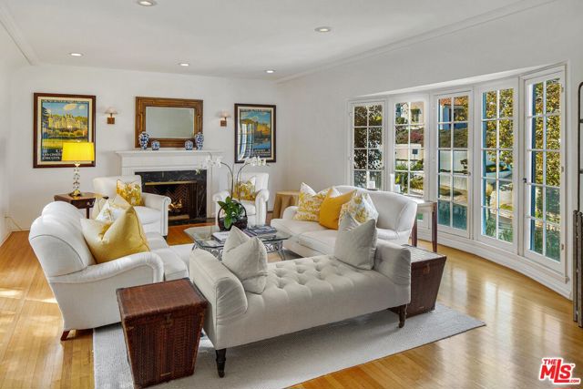 10614 Le Conte Avenue, Los Angeles CA: https://media.crmls.org/mediaz/60eaa736-b947-4150-ad9a-c2f3357fd5e1.jpg
