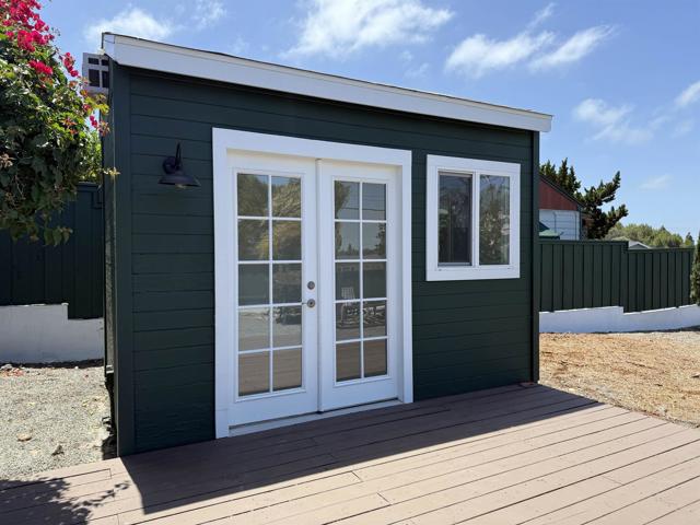 4007 Manzanita Drive, San Diego CA: https://media.crmls.org/mediaz/60eaee90-2790-4292-bde3-38cdc8bc2662.jpg