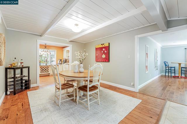 49 Terra Bella Dr, Walnut Creek CA: https://media.crmls.org/mediaz/60eafd2b-e854-4fee-8a1a-d98f440c27ae.jpg