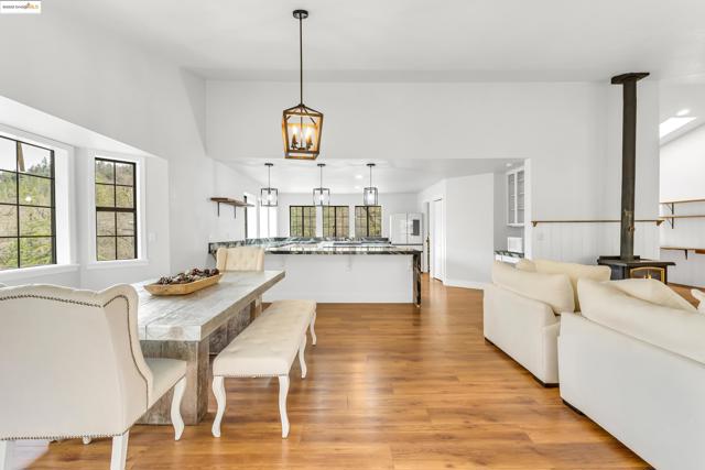 16806 Brewer Rd, Grass Valley CA: https://media.crmls.org/mediaz/60eb90c8-8bc1-4d67-96c3-376933e172e8.jpg