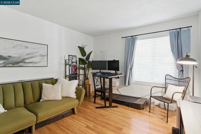 1700 Laguna St, Concord CA: https://media.crmls.org/mediaz/60ebf36d-ce50-46aa-8fd1-cc05c2de5a97.jpg