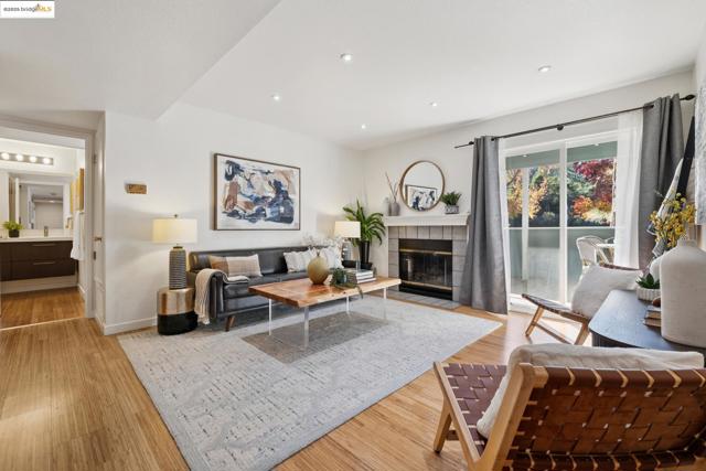 760 Canyon Oaks Dr, Oakland CA: https://media.crmls.org/mediaz/60ec3cbb-1ec8-46a7-ac40-121efa613332.jpg