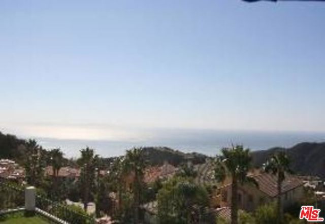 16670 Via Pacifica photo 2