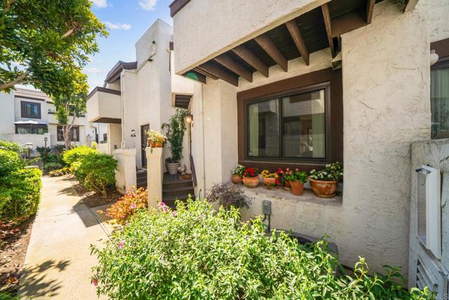 2253 Caminito Pescado, Ocean Beach (San Diego) CA: https://media.crmls.org/mediaz/60ec93db-a8e7-427c-bea2-0e6e5938d7b8.jpg
