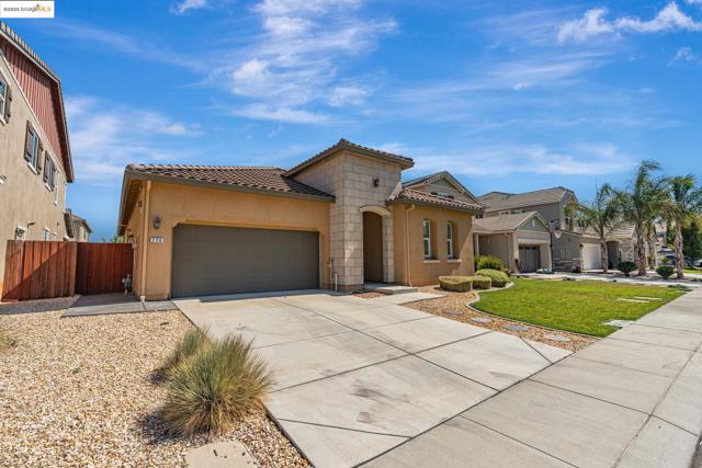 226 Wynn St, Oakley CA: https://media.crmls.org/mediaz/60ecadb2-cd27-45d8-b3e2-2dbb92ea3113.jpg