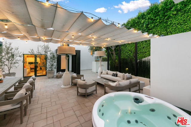 24146 Malibu Road, Malibu CA: https://media.crmls.org/mediaz/60ed11b0-50fb-4dac-87ce-db336839aa7e.jpg