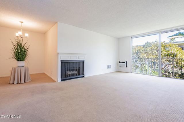 11645 Montana Avenue, Los Angeles CA: https://media.crmls.org/mediaz/60ed3d4f-efc1-4681-afda-055a84b850c1.jpg