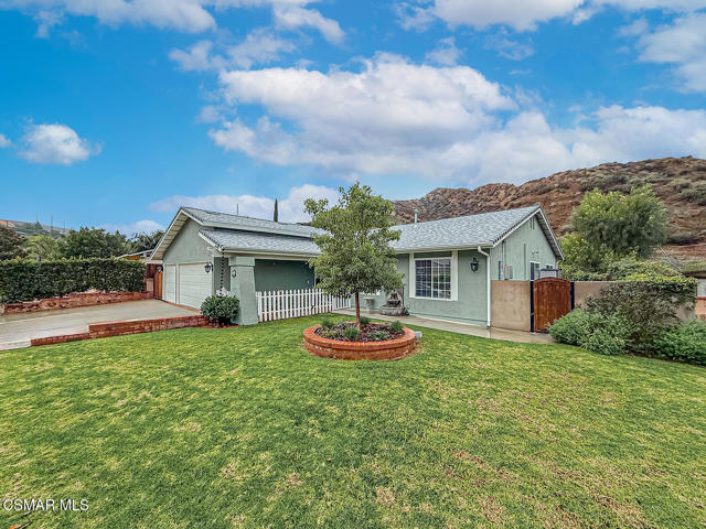 751 Muirfield Avenue, Simi Valley CA: https://media.crmls.org/mediaz/60ed5536-35f3-4f51-97b3-6df75b860431.jpg