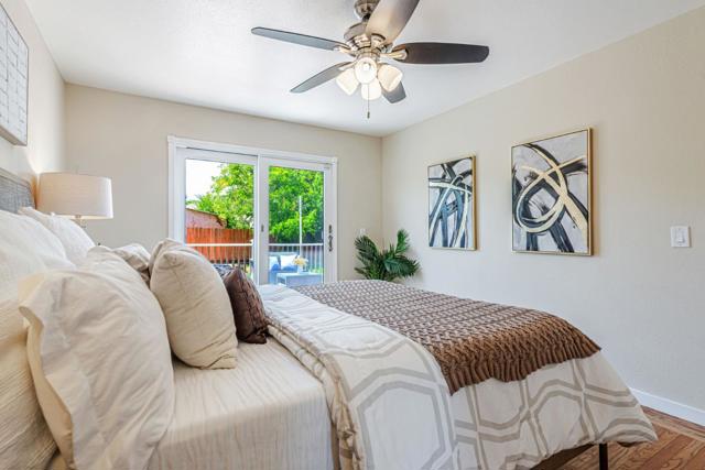 1359 Madera Avenue, Menlo Park CA: https://media.crmls.org/mediaz/60edab77-872a-4012-bedb-ff97cbf98e11.jpg