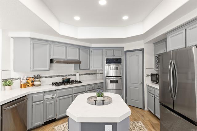 Detail Gallery Image 16 of 60 For 16883 Saint Andrews Dr, Poway,  CA 92064 - 5 Beds | 5/1 Baths