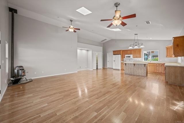 15636 Sage Hill Drive, Ramona CA: https://media.crmls.org/mediaz/60ee1fea-f935-4e21-82b3-40d4fdfe02c9.jpg