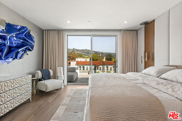 728 N Sweetzer Avenue, West Hollywood CA: https://media.crmls.org/mediaz/60eea027-1712-45d2-b246-c3ba0e74835c.jpg