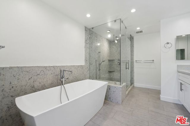 5114 Cedros Avenue, Sherman Oaks CA: https://media.crmls.org/mediaz/60eef474-0f17-4501-8c26-9be840c12fdd.jpg