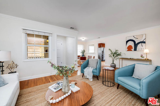 5728 Columbus Avenue Avenue, Sherman Oaks CA: https://media.crmls.org/mediaz/60ef9198-00b0-4803-aec6-822dcb5f5207.jpg