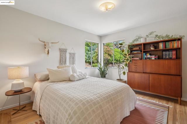 8499 Aster Ave, Oakland CA: https://media.crmls.org/mediaz/60ef91cf-d2aa-4d19-a26e-47486952f8f8.jpg