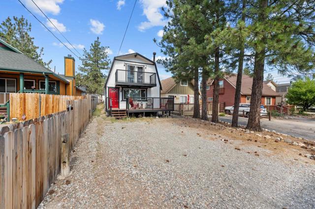 138 Leonard Lane, Sugarloaf CA: https://media.crmls.org/mediaz/60f035e5-c36b-4927-87d9-ce011e2aa6d6.jpg