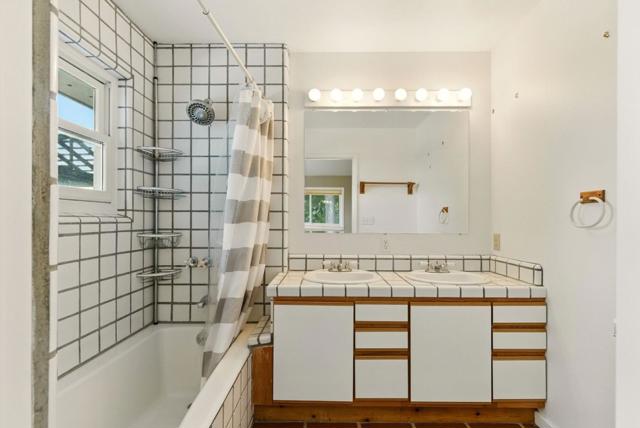 132 Pax Place Court, Aptos CA: https://media.crmls.org/mediaz/60f05de6-43e4-4c08-8836-a8492bb0c313.jpg