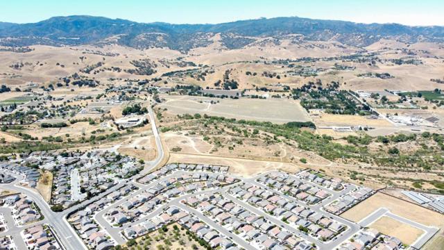 677 Sacramento Way, Hollister CA: https://media.crmls.org/mediaz/60f087f5-9abd-4256-84fc-6304da98a644.jpg