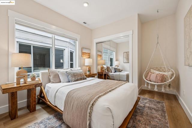617 59th St, Oakland CA: https://media.crmls.org/mediaz/60f08a7b-bc27-44b0-baa2-cc8f490960de.jpg
