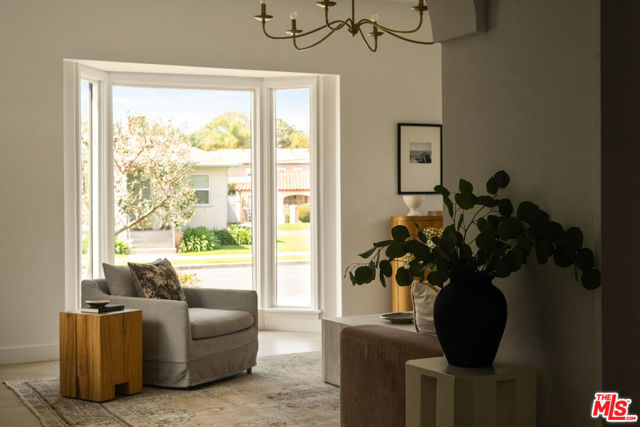 3928 S Bronson Avenue, Los Angeles CA: https://media.crmls.org/mediaz/60f0fbdb-f427-419c-aff0-12194b1b8349.jpg