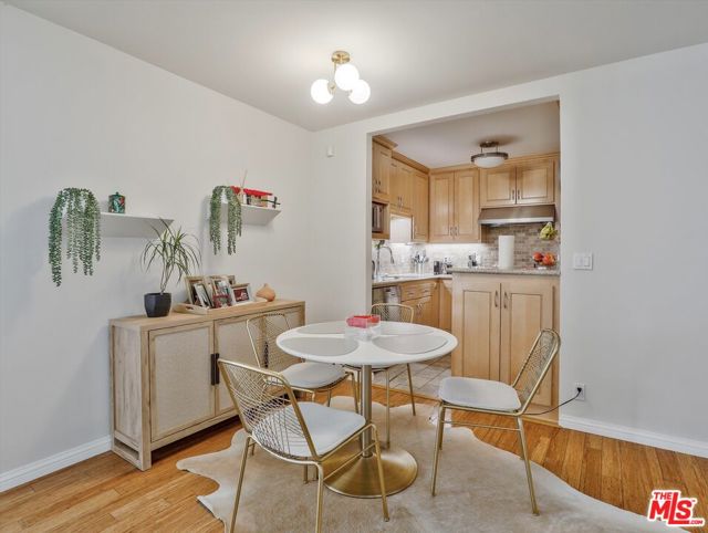9950 Durant Drive, Beverly Hills CA: https://media.crmls.org/mediaz/60f11354-adc4-4778-b3d4-328a861b0813.jpg