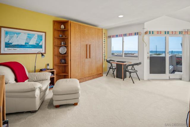 54 Half Moon Bend, Coronado CA: https://media.crmls.org/mediaz/60f1201d-7d80-4cc5-8b14-f793240e18ba.jpg