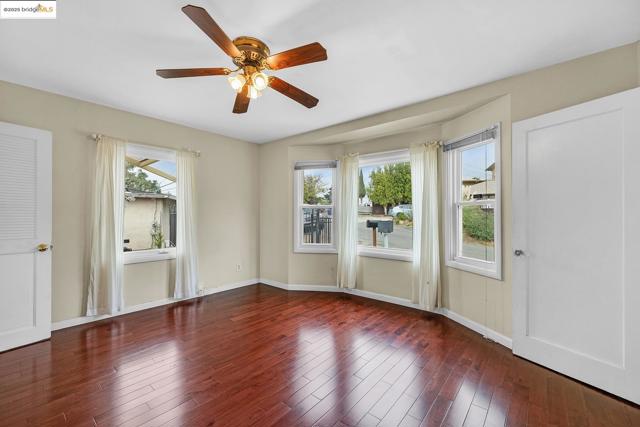 6933 Simson Street, Oakland CA: https://media.crmls.org/mediaz/60f122ed-7afc-4014-ae25-c679826e5106.jpg