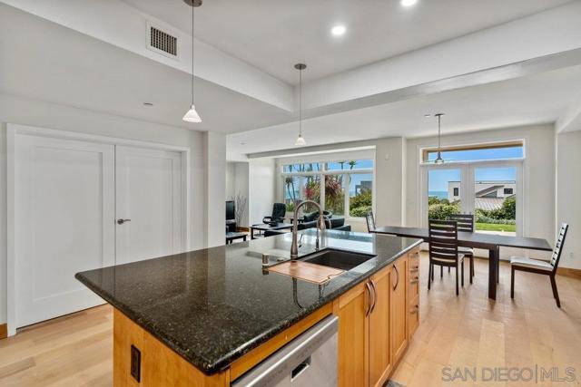 5420 La jolla Blvd., La Jolla CA: https://media.crmls.org/mediaz/60f1b896-c084-4c20-9135-fe9d2ee0ac3d.jpg