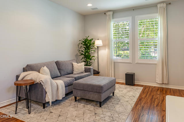 Detail Gallery Image 7 of 31 For 8228 Silver Cir, Ventura,  CA 93004 - 3 Beds | 2/1 Baths