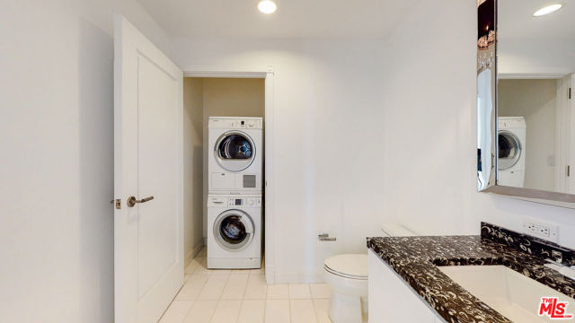 900 W Olympic Boulevard, Los Angeles CA: https://media.crmls.org/mediaz/60f2f8f2-cf1c-4510-81f5-48f9820fb2f6.jpg