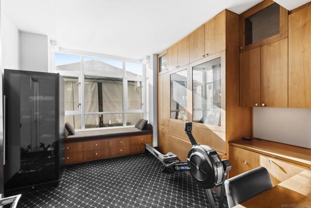 850 Beech St, San Diego CA: https://media.crmls.org/mediaz/60f32ba9-3cae-4565-9808-3e9b57dbd275.jpg