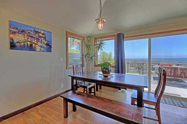 2108 Sunset Drive, Ventura CA: https://media.crmls.org/mediaz/60f4431a-7eaa-4ea8-b742-105a2f83c3f8.jpg