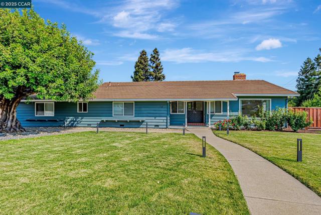 5891 Caulfield Dr, Clayton CA: https://media.crmls.org/mediaz/60f44cee-d7d9-4429-bda5-e8bae17310ff.jpg