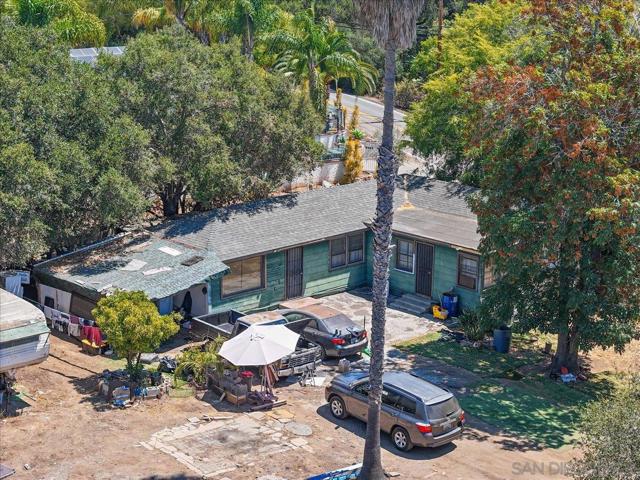 1960 Buena Creek Rd, Vista CA: https://media.crmls.org/mediaz/60f4794d-e47e-43ae-8eb0-8816116e9d60.jpg