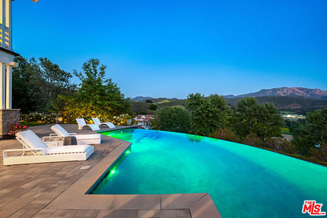 26767 Mulholland Highway, Calabasas CA: https://media.crmls.org/mediaz/60f485ba-881d-430b-aa66-47a4f2ffe2a4.jpg