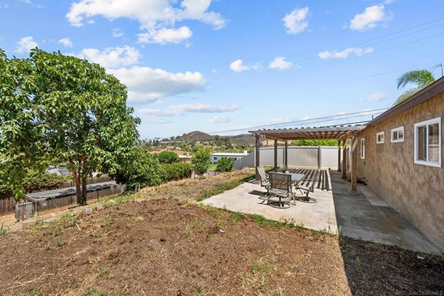 8080 Poplin Dr, Santee CA: https://media.crmls.org/mediaz/60f4a1df-9f80-4cad-86d3-03e1c14bc3e5.jpg
