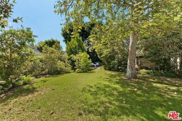 459 S Bentley Avenue, Los Angeles CA: https://media.crmls.org/mediaz/60f4a26e-79e8-40d9-b15f-63cf762cab58.jpg