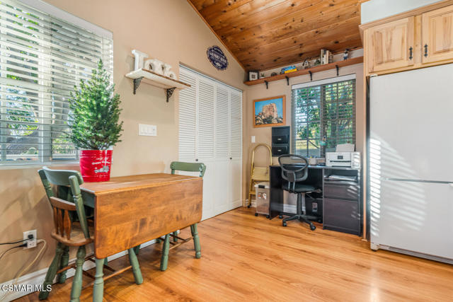 1088 Alta Vista Road, Simi Valley CA: https://media.crmls.org/mediaz/60f54a58-c789-495c-9fcc-d4daf70d3c97.jpg