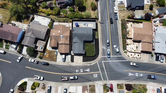 1104 Fassler Avenue, Pacifica CA: https://media.crmls.org/mediaz/60f59a18-4dce-4785-bd5e-706c1fcfecd0.jpg