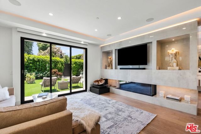 4338 Agnes Avenue, Studio City CA: https://media.crmls.org/mediaz/60f5baf4-624d-48c8-ac01-ec9c73d3fa22.jpg