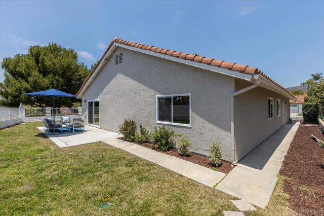 7911 Terraza Disoma, Carlsbad CA: https://media.crmls.org/mediaz/60f5bb30-ad3c-4f2b-bc9f-34381cd8e81c.jpg