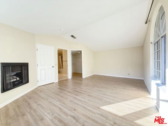 22208 Frontier Place, Chatsworth CA: https://media.crmls.org/mediaz/60f674fe-ef1e-44b5-8137-7fb384b2a593.jpg