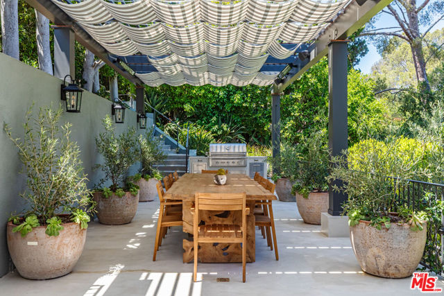 365 Norcroft Avenue, Los Angeles CA: https://media.crmls.org/mediaz/60f6a595-105e-418b-acd8-b7f92e1a91bc.jpg