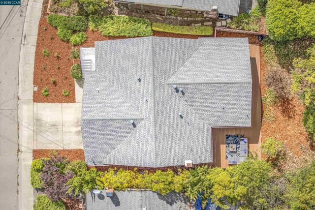 16639 Selby Dr, Castro Valley CA: https://media.crmls.org/mediaz/60f6e43c-33c0-4010-9e10-8bd651d996ee.jpg