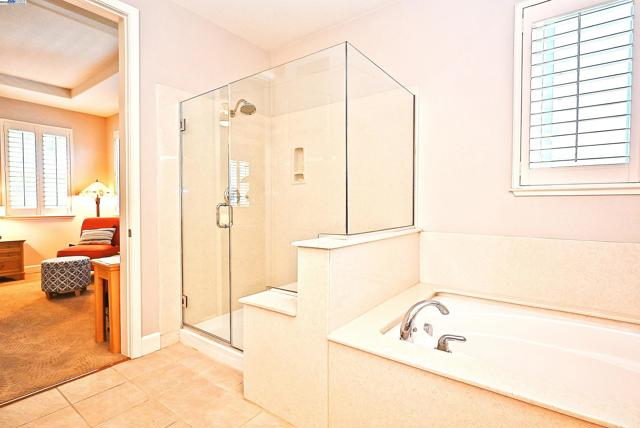 320 Oaks Bridge Pl, Pleasanton CA: https://media.crmls.org/mediaz/60f7d41b-0308-40a4-84fa-5fa9dca22611.jpg