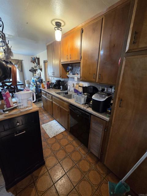 1361 California Street, Imperial Beach CA: https://media.crmls.org/mediaz/60f9775b-d04c-43f3-afd6-706d9bfa2005.jpg