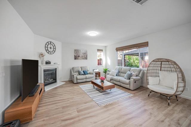 711 W Glendora Avenue, Mountain House CA: https://media.crmls.org/mediaz/60fa568f-a18c-48f7-9bb6-731c52dc4bc3.jpg
