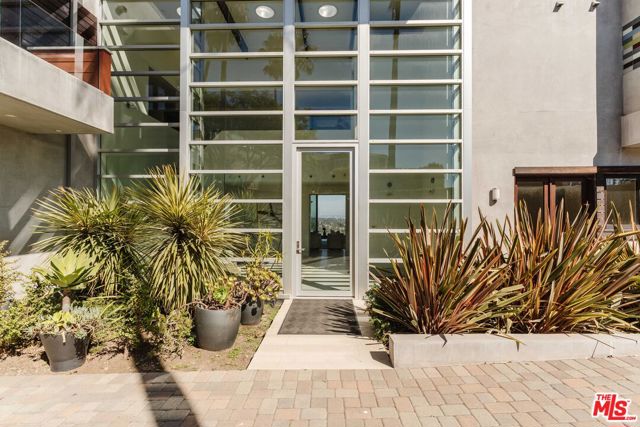 770 Paseo Miramar, Pacific Palisades CA: https://media.crmls.org/mediaz/60fb0035-b2c2-49db-a876-958b72727e61.jpg