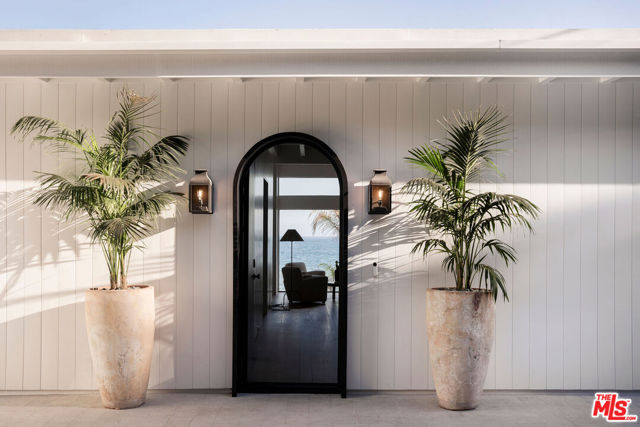27356 Escondido Beach Road Highway, Malibu CA: https://media.crmls.org/mediaz/60fb035d-2357-4865-9d7b-5b709f01d180.jpg