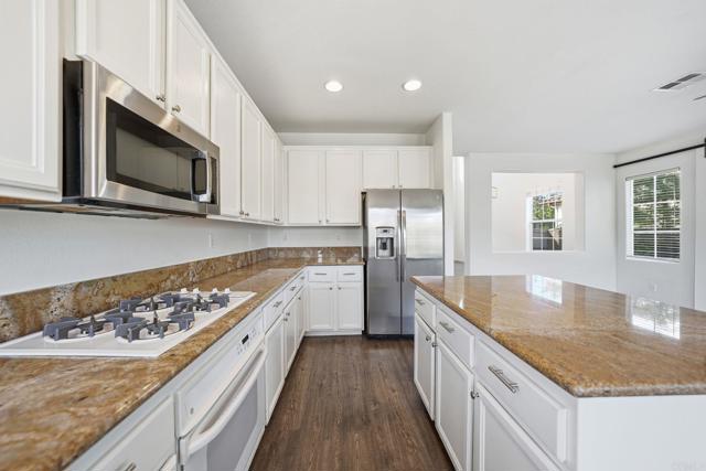 Detail Gallery Image 15 of 49 For 6438 Lilium Ln, Carlsbad,  CA 92011 - 3 Beds | 2 Baths